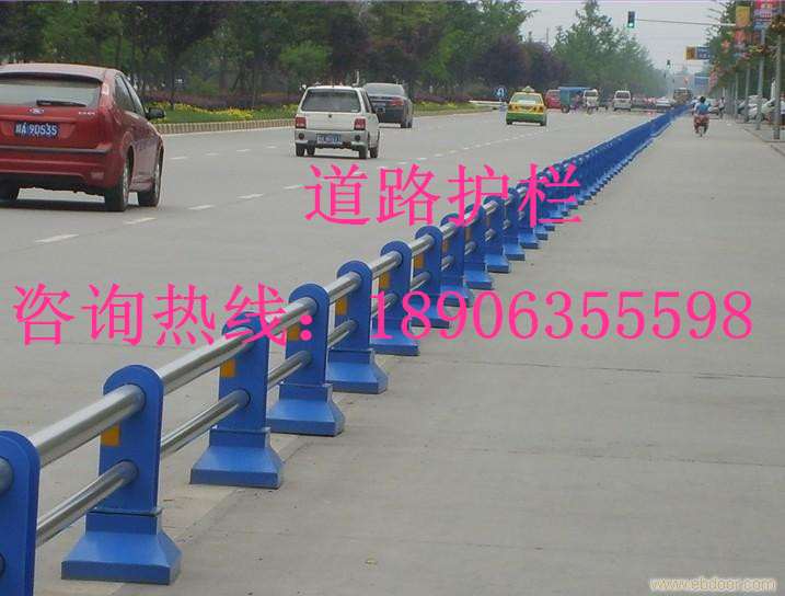 不銹鋼隔離護(hù)欄01、隔離護(hù)欄